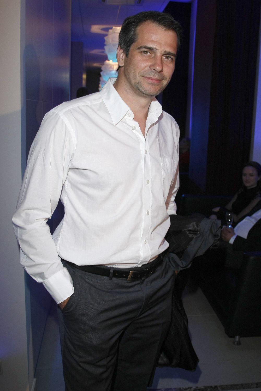 Paweł Deląg w białej koszuli