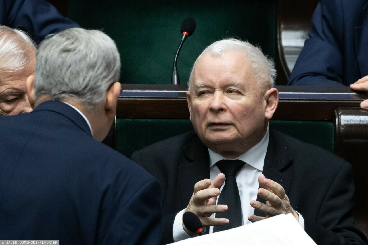 Jarosław Kaczyński w garniturze