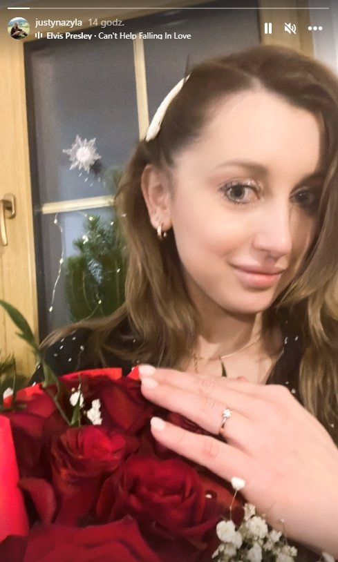Justyna Żyła pokazała pierścionek zaręczynowy i bukiet czerwonych róż