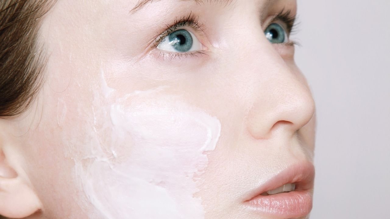 Problemy ze skórą twarzy – jak radzić sobie z różnymi zmianami na twarzy?