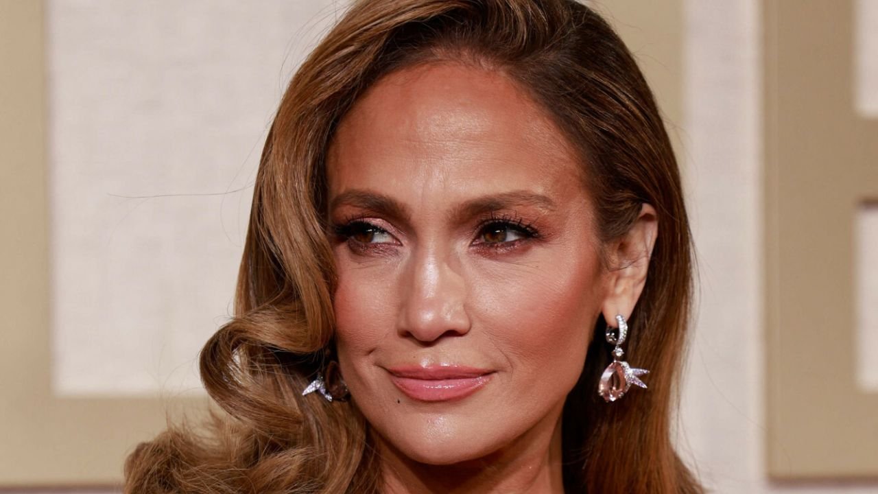 Złote Globy 2024: Jennifer Lopez przyćmiła inne gwiazdy. 54-latka jeszcze nigdy nie była tak szeroka!