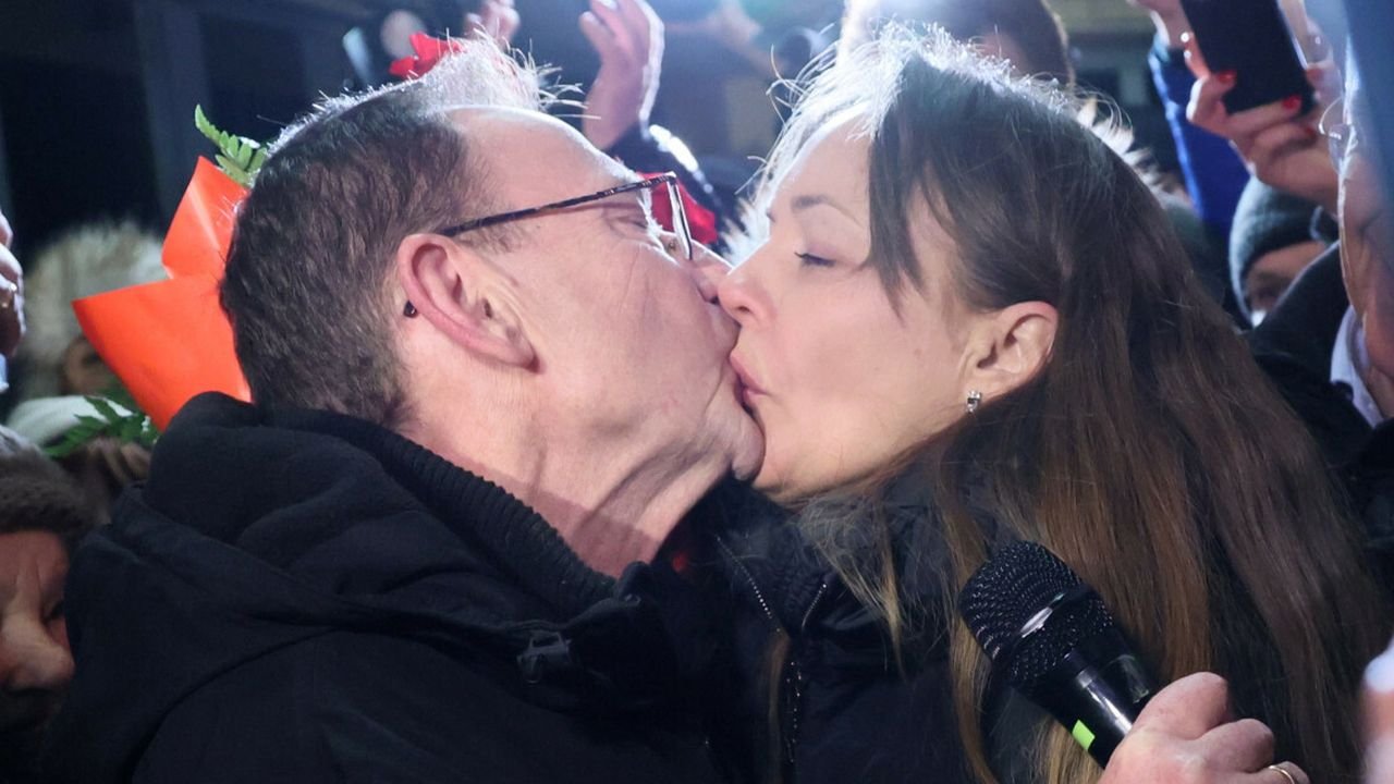 Soczysty pocałunek wygłodzonego Mariusza rozbawił internautów! Sieć zalały memy!