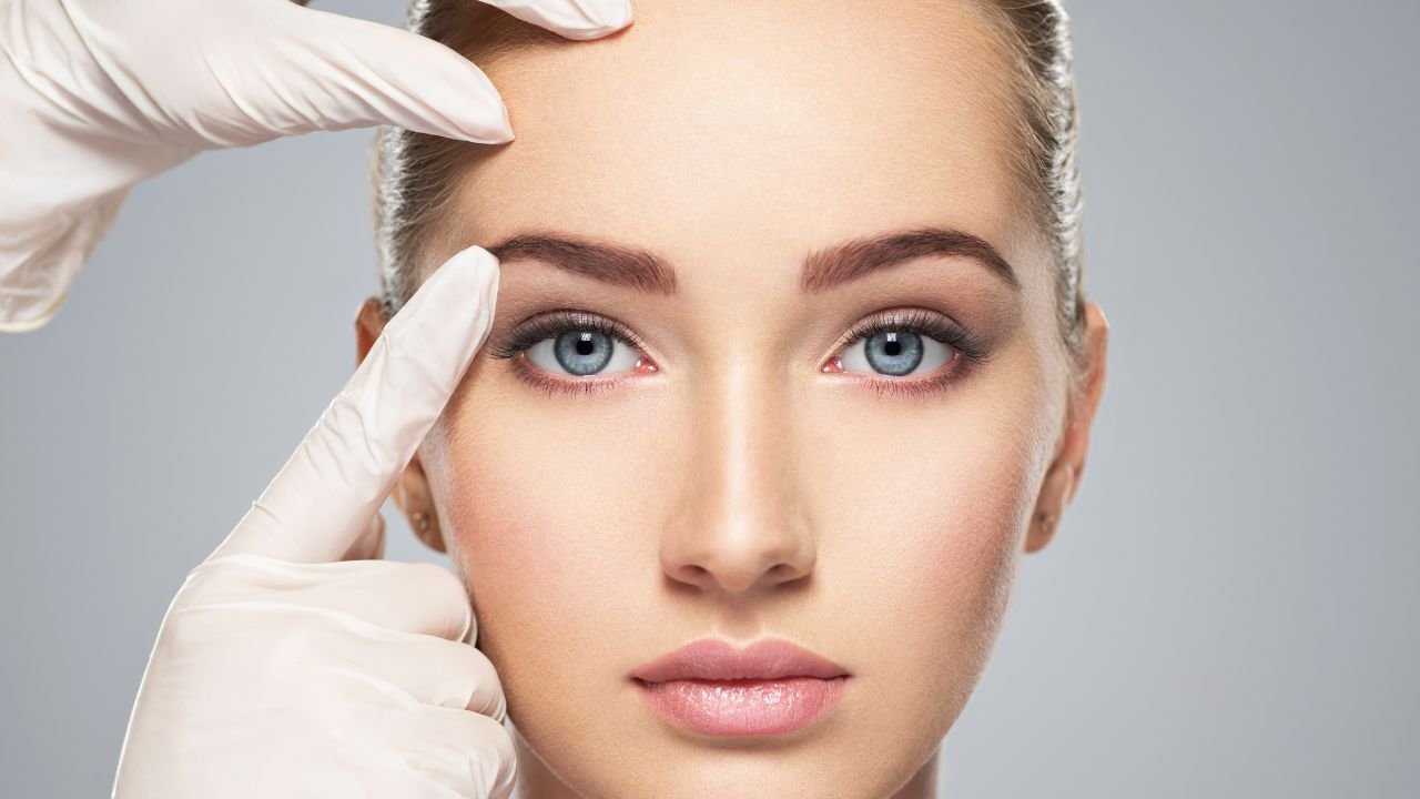 Stymulatory tkankowe na twarz – 5 oznak, że Twoja skóra ich potrzebuje