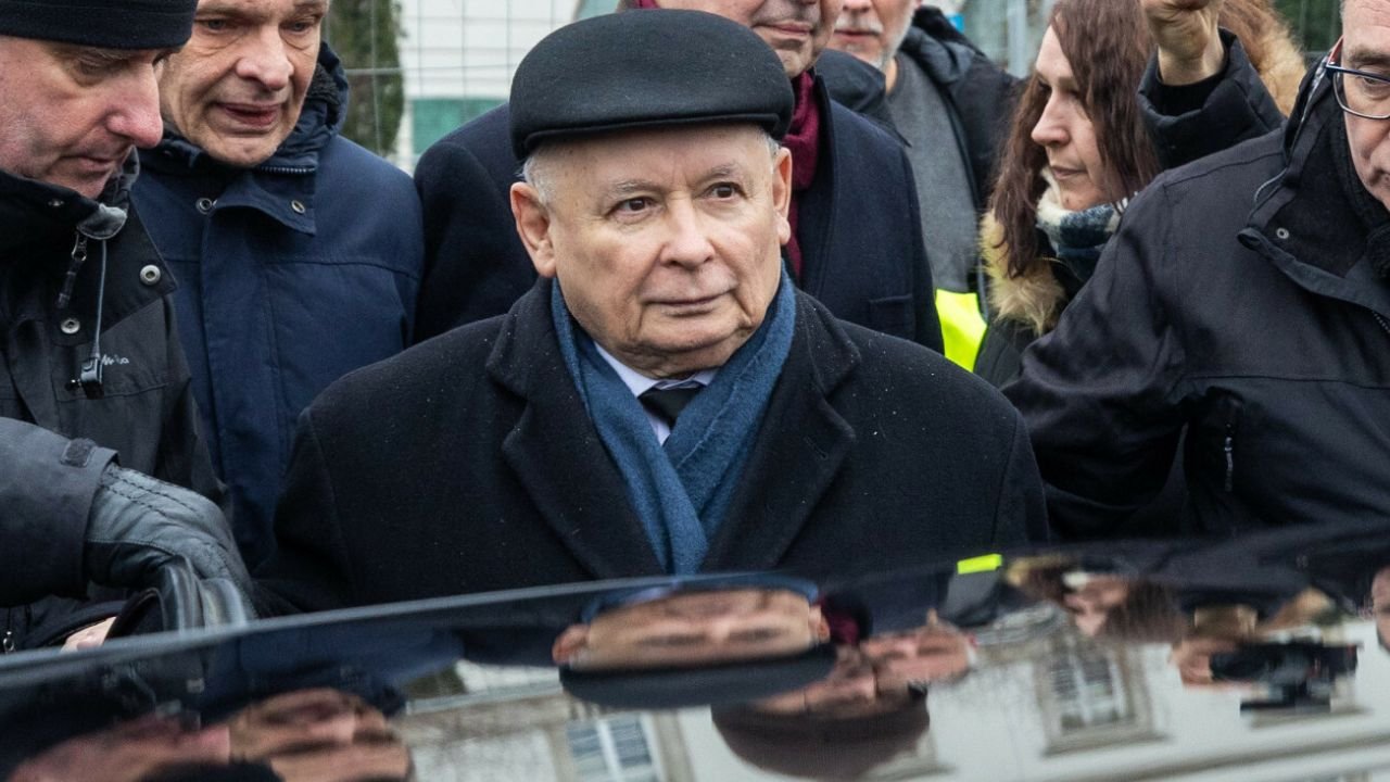 Jarosław Kaczyński się pomylił. Prezes PiS poparł ustawę o pigułce "dzień po"