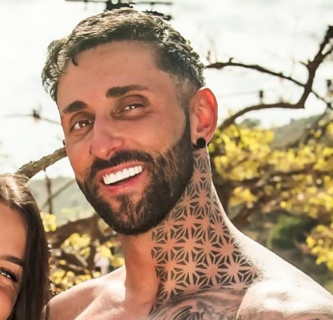 Jak Dan Kowalski z “Love Island 9” wyglądał z prawdziwymi zębami