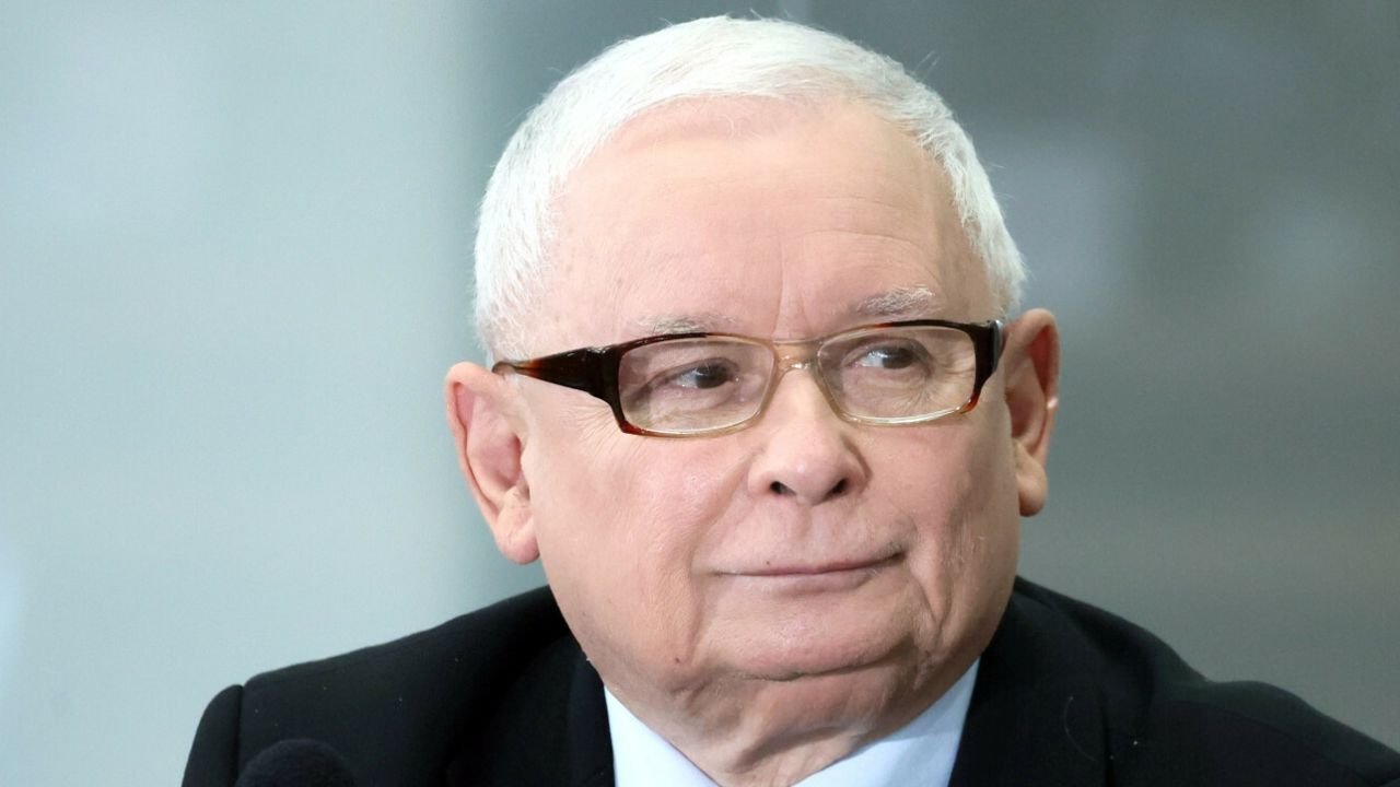 Dlaczego starszy pan Kaczyński tak dobrze wypadł na komisji? To trzymało na wodzy jego nerwy