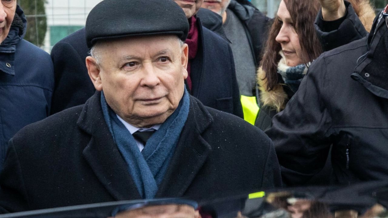 Jarosław Kaczyński zdradził, kogo oblałby wodą w śmigusa-dyngusa. Odpowiedź zaskakuje [wideo]