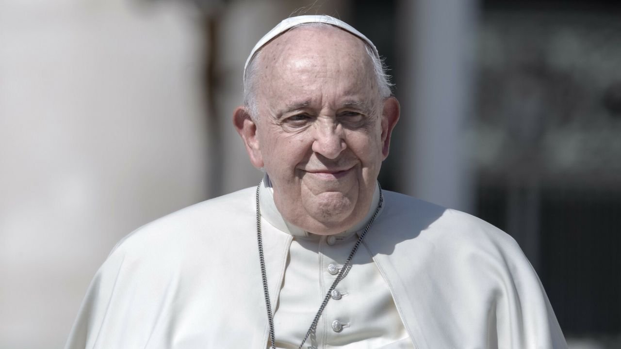Papież Franciszek rozsierdził internatów bardzo nietrafioną wypowiedzią. Są komentarze i memy!