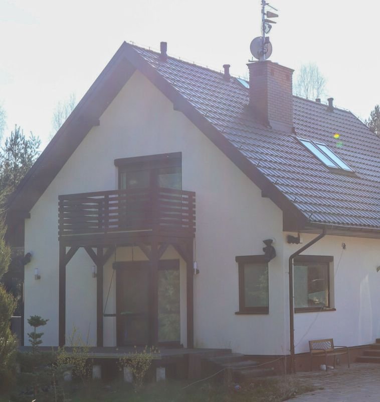 Zbigniew Ziobro dom, czarny dach