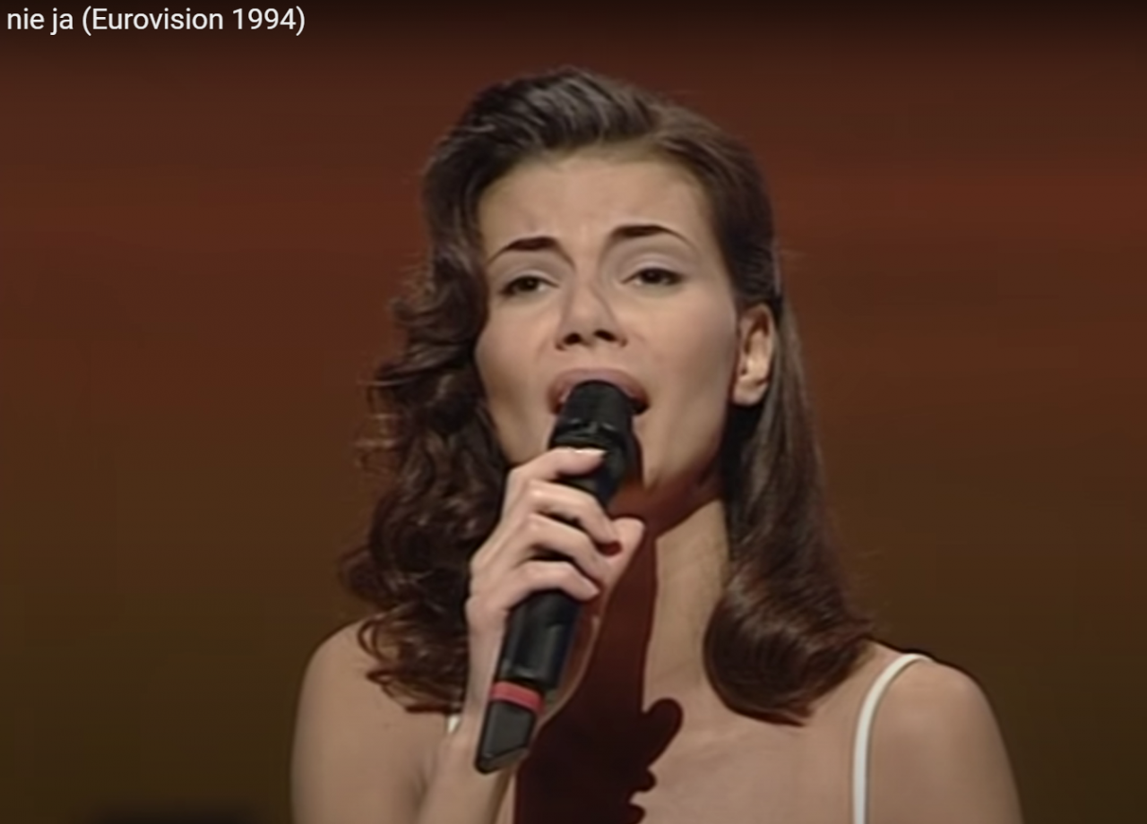 Edyta Górniak w białej sukience na ramiączkach, Eurowizja 1994