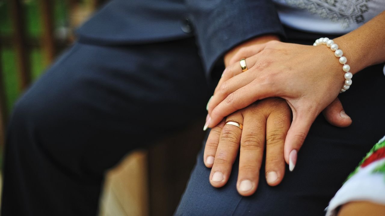 Jak wybierać pierścionki zaręczynowe, by uniknąć błędów i wpadek?