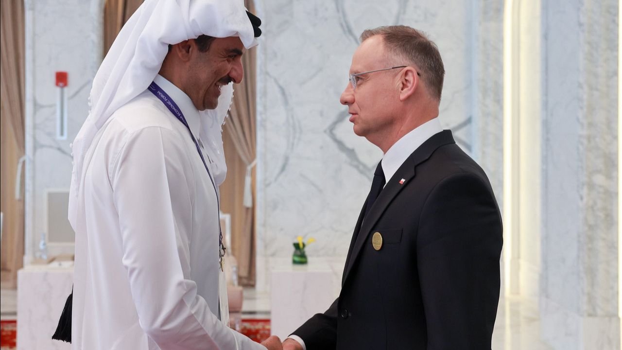 Andrzejek spotkał się z królem Kataru. Ich wspólne zdjęcie wywołało memy