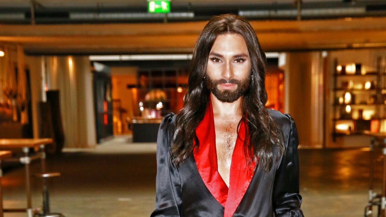 Szczęka opada! Tak dziś wygląda Conchita Wurst. Nowy wizerunek Thomasa Neuwirtha wprawia w osłupienie [zdjęcia]
