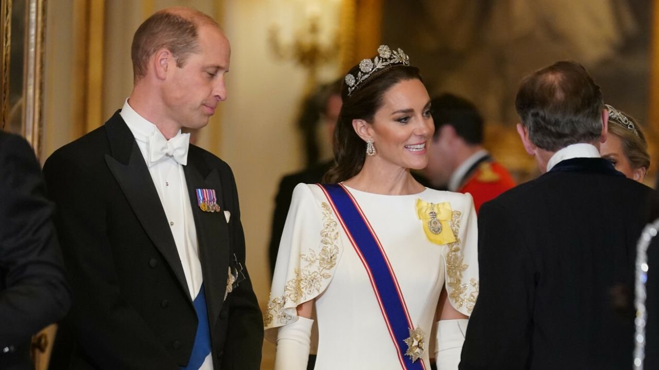 Księżna Kate, jak jej teść, ma nowy, ale nieurodziwy portret. "Najgorszy portret z możliwych" - pisze fan
