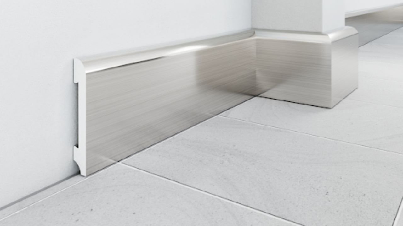 Listwa podłogowa srebrna minimalistyczna nowoczesna