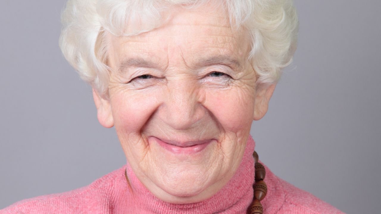 80-letnia babcia przeszła pierwszą w życiu metamorfozę. Efekt nie wszystkim się podoba