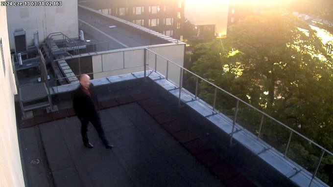 Dariusz Matecki na dachu Sejmu