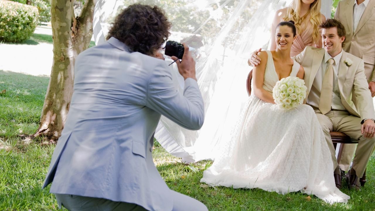 "Zamiast fotografa ślubnego wzięliśmy kolegę z liceum. Do dziś żałuję, że się zgodziłam na amatora"