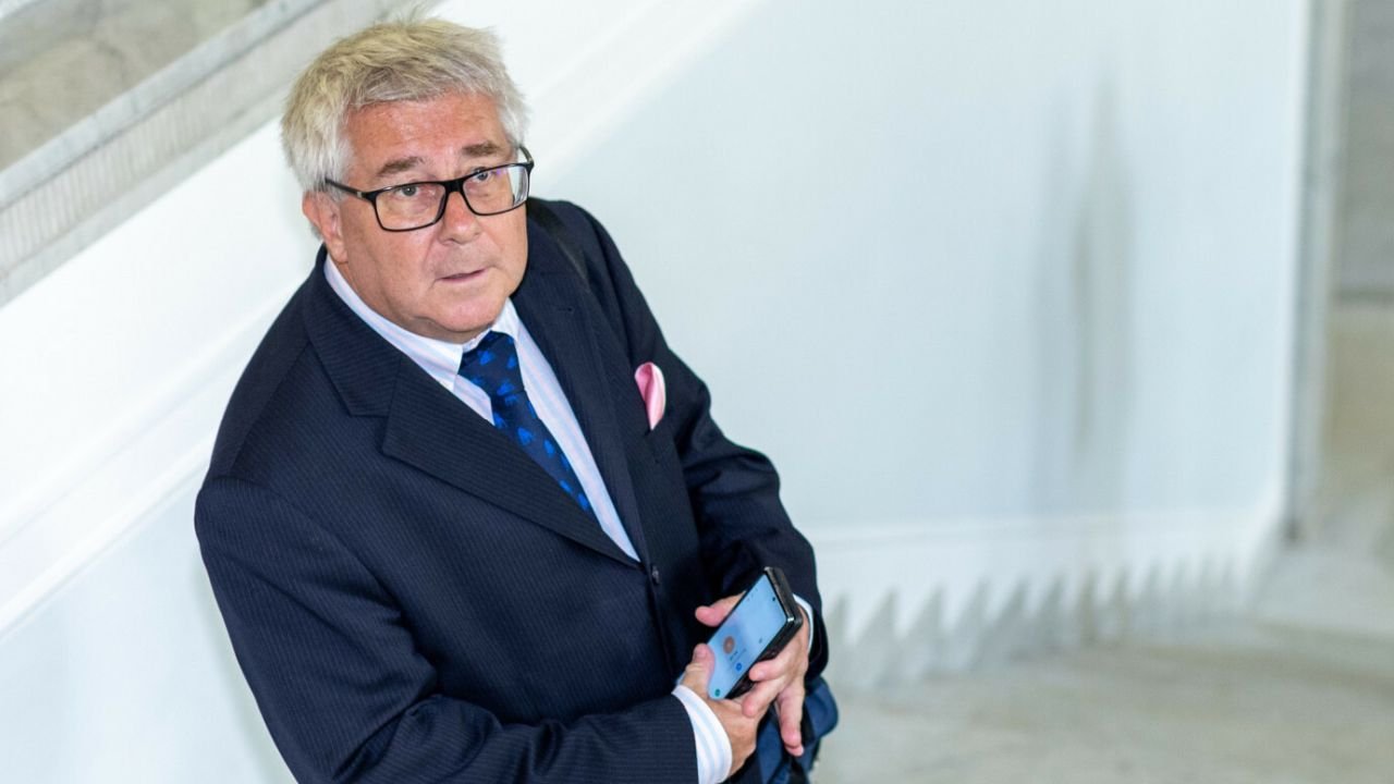 Ryszard "samochodzik" żegna się z Brukselą. Pracował tam 20 lat [memy]
