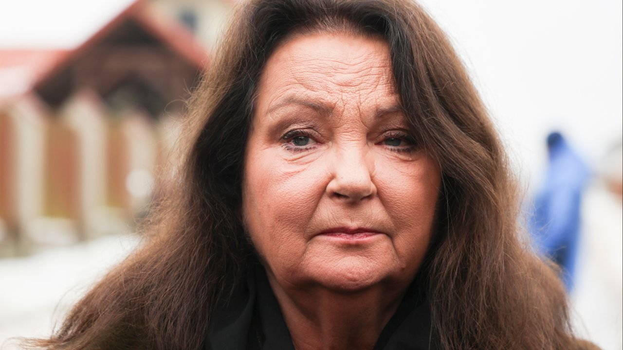 "20 lat nie przespali ani jednej nocy". Anna Dymna buduje azyl dla wycieńczonych rodziców, bo "warto żyć"