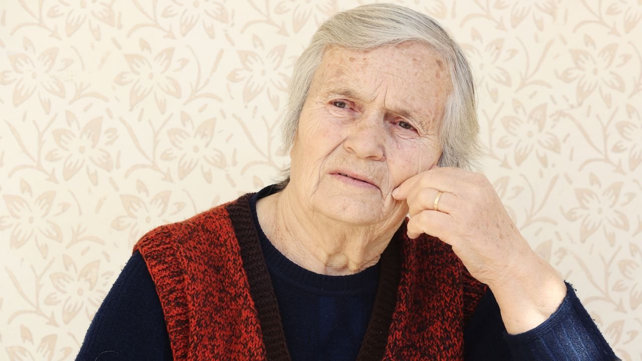 "Babcia chciała, żebym z nią zamieszkała. Po tygodniu wybrała dom starców"