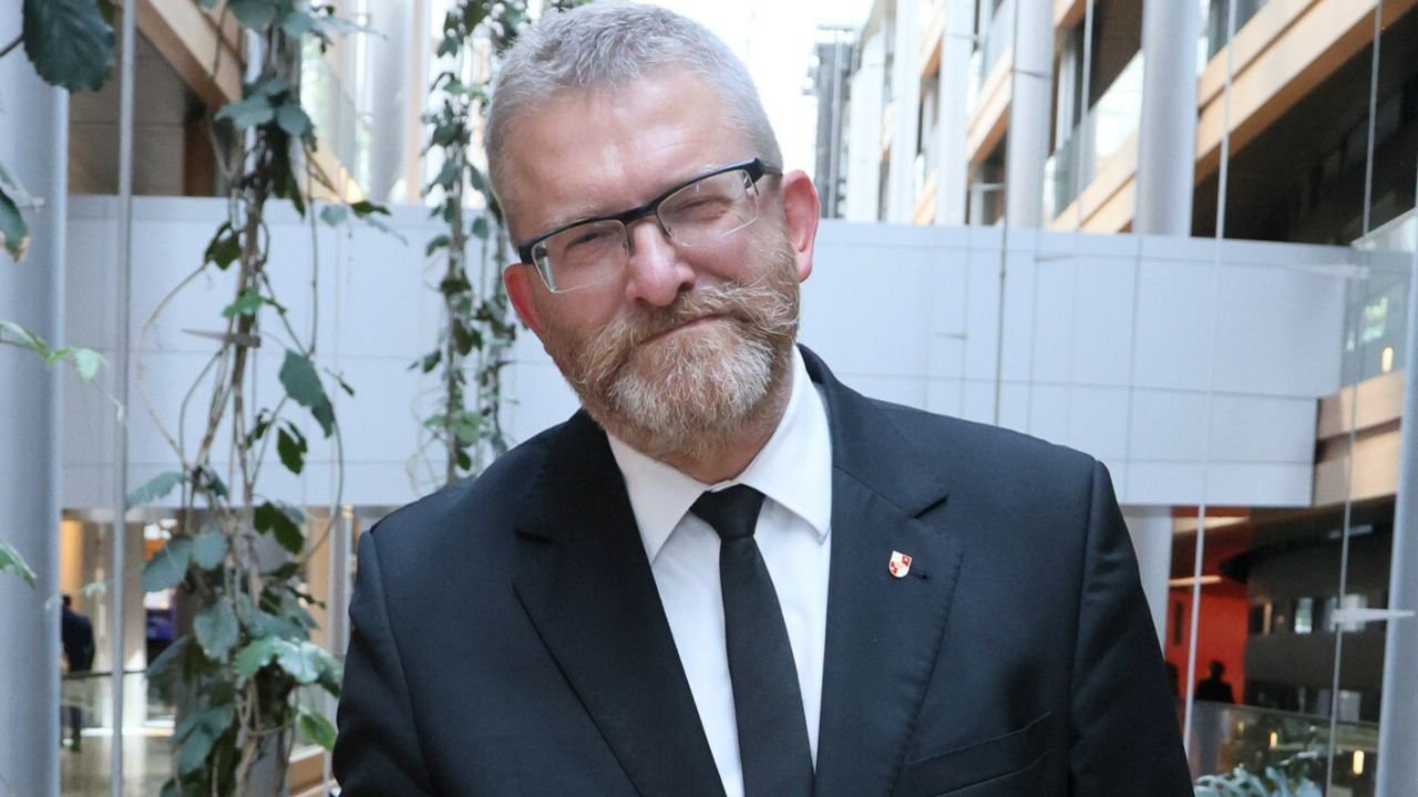 Grzesio od gaśnicy opowiedział o swoim ulubionym daniu. "Surowe serca wrogów ojczyzny" [wideo]