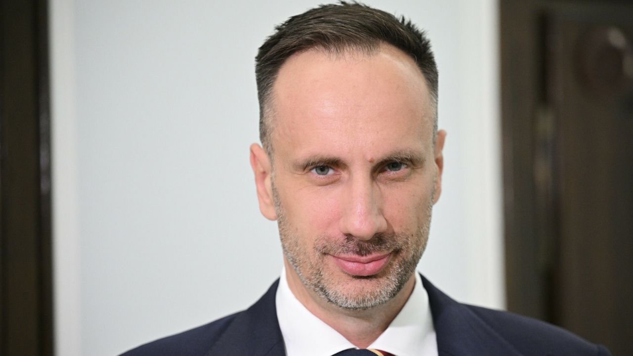 Obłudny Januszek docenia solidarność Przemka wobec Marcina. Sam uciekł z poprzedniego obozu