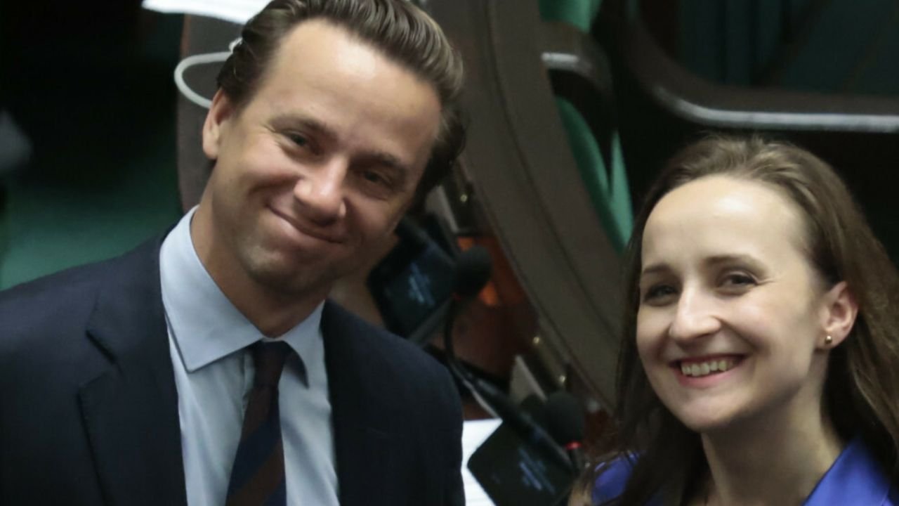 Studia skończysz szybciej, żeby zdążyć urodzić? Partia Bosaka ma pomysł na edukację specjalnie dla kobiet. "To czyste średniowiecze!"