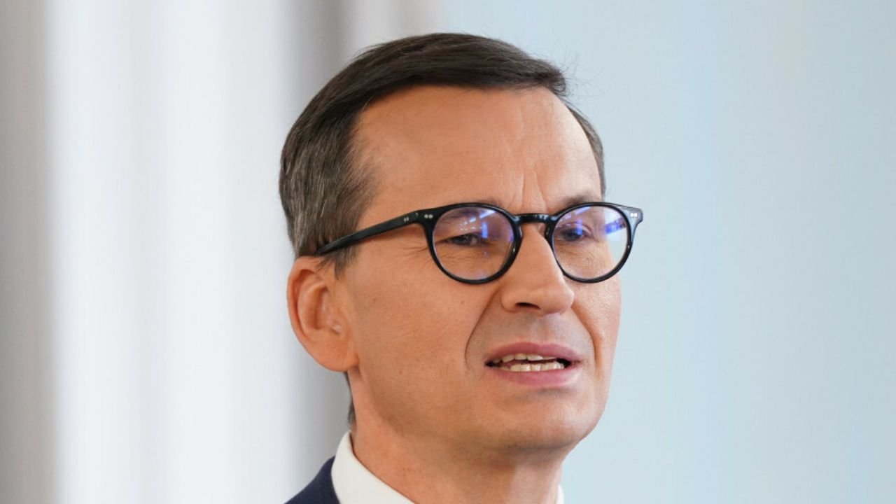 Rodzinny Mateuszek pokazał syneczka. Skóra zdjęta z tatusia