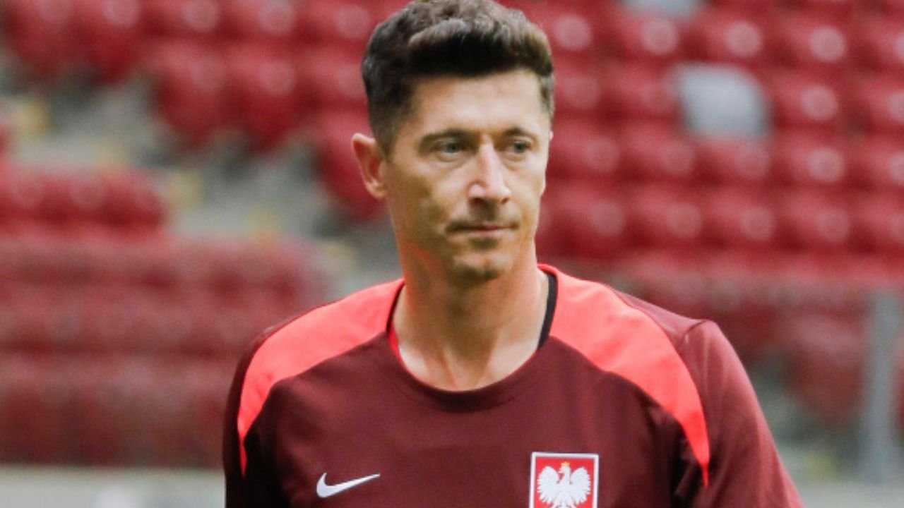 Robert Lewandowski może mieć "lewą" magisterkę. Zdał nieistniejące przedmioty [memy]