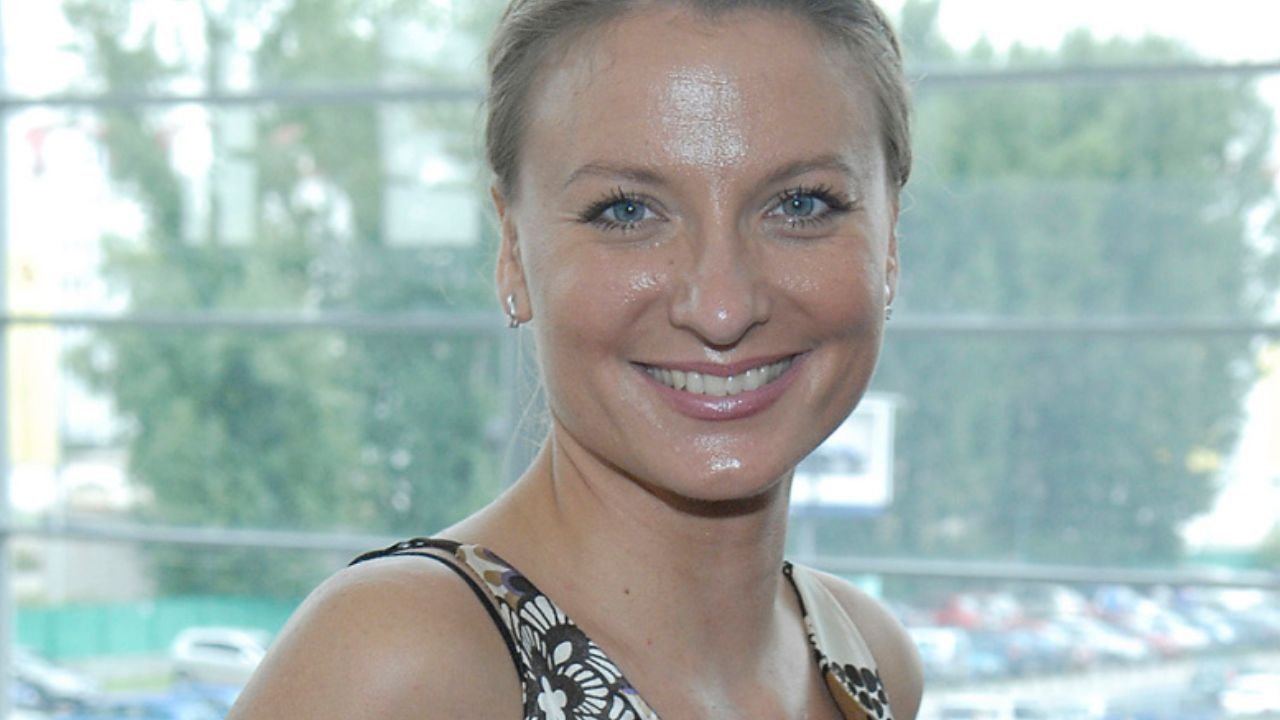 Sandra lata temu była miss na Wiejskiej. Zrobiła wokół siebie szum, a później zniknęła. Wiadomo, czym się zajmuje