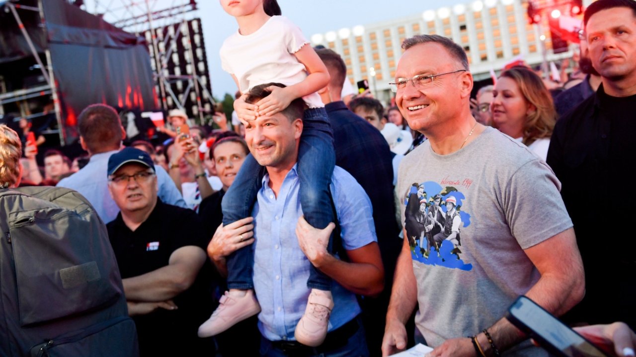 Memiczny Andrzej Duda udał się na koncert w stolicy. Śpiewał ile tchu