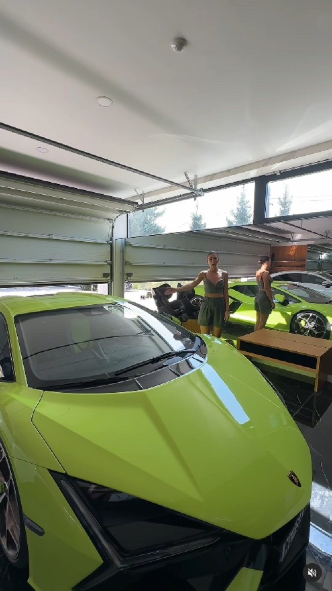 samochód w garażu Klaudii Halejcio