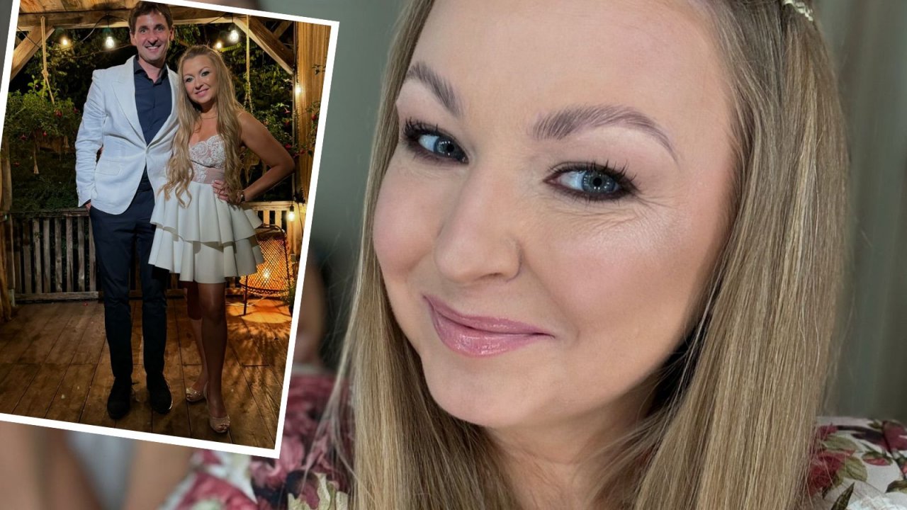 Mama Ginekolog wyskoczyła w białej sukience na ślubie koleżanki. Fanki grzmią: "To faux pas"