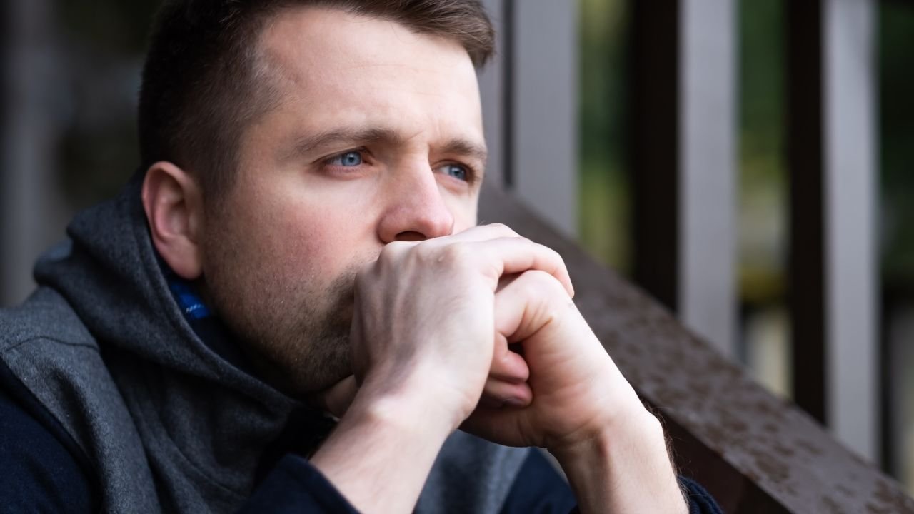 "Zakochałem się w młodszej kobiecie, rozwiodłem z żoną i zostałem sam jak palec"