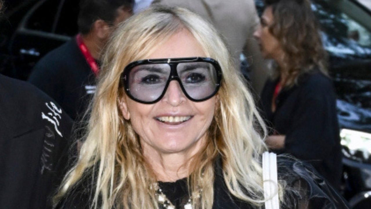 Monika Olejnik niczym Zorro na festiwalu w Sopocie. Zamiast maski wybrała fikuśne oksy