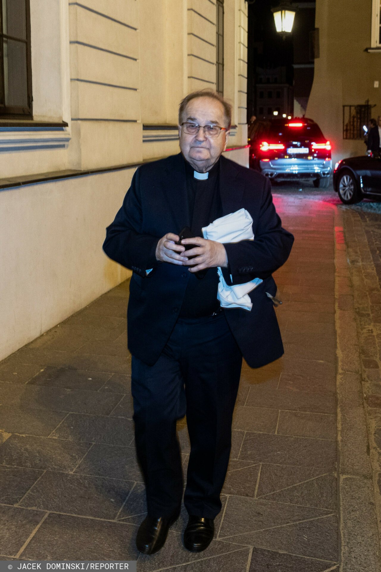 Ojciec Tadeusz Rydzyk ubrany na czarno