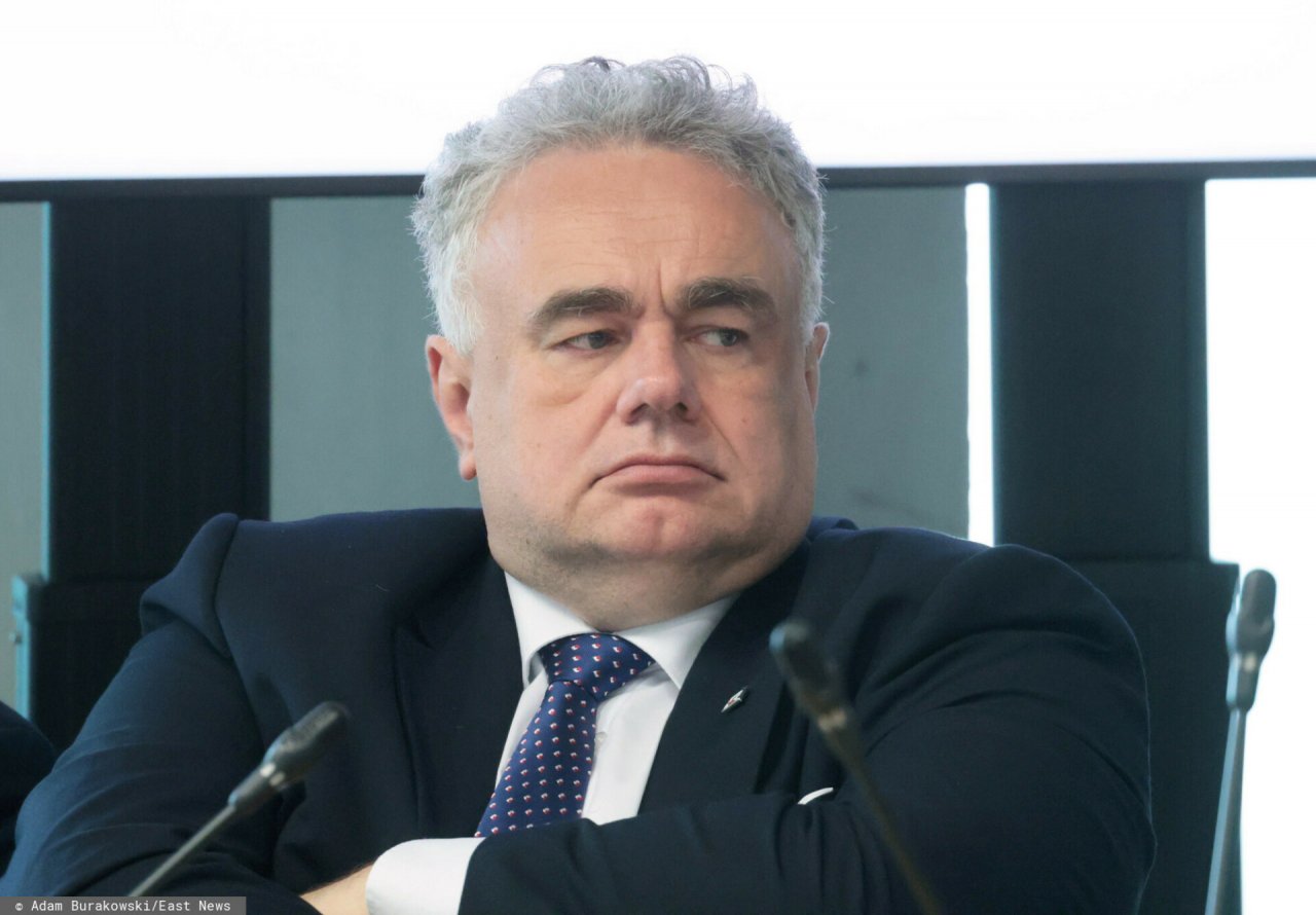 Tomasz Sakiewicz smutny