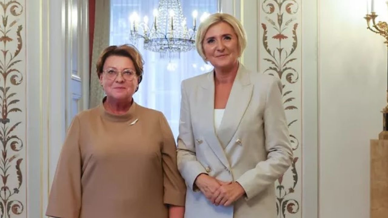 Agatka w złamanej bieli spotkała się z estońską żoną. Te spodnie już gdzieś widzieliśmy