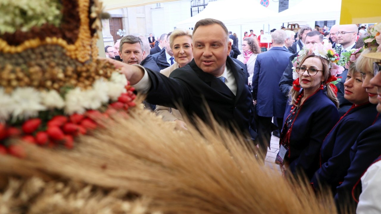 Stylowy Andrzej pojawił się na dożynkach w skórzanych mokasynkach. Było modnie i swobodnie