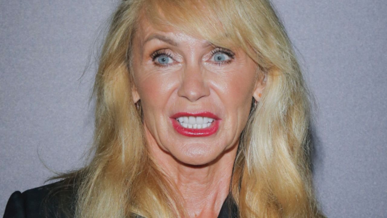 57-letnia Beata Ścibakówna pozuje topless. Internauci nie gryzą się w język: "Petarda" [zdjęcie]