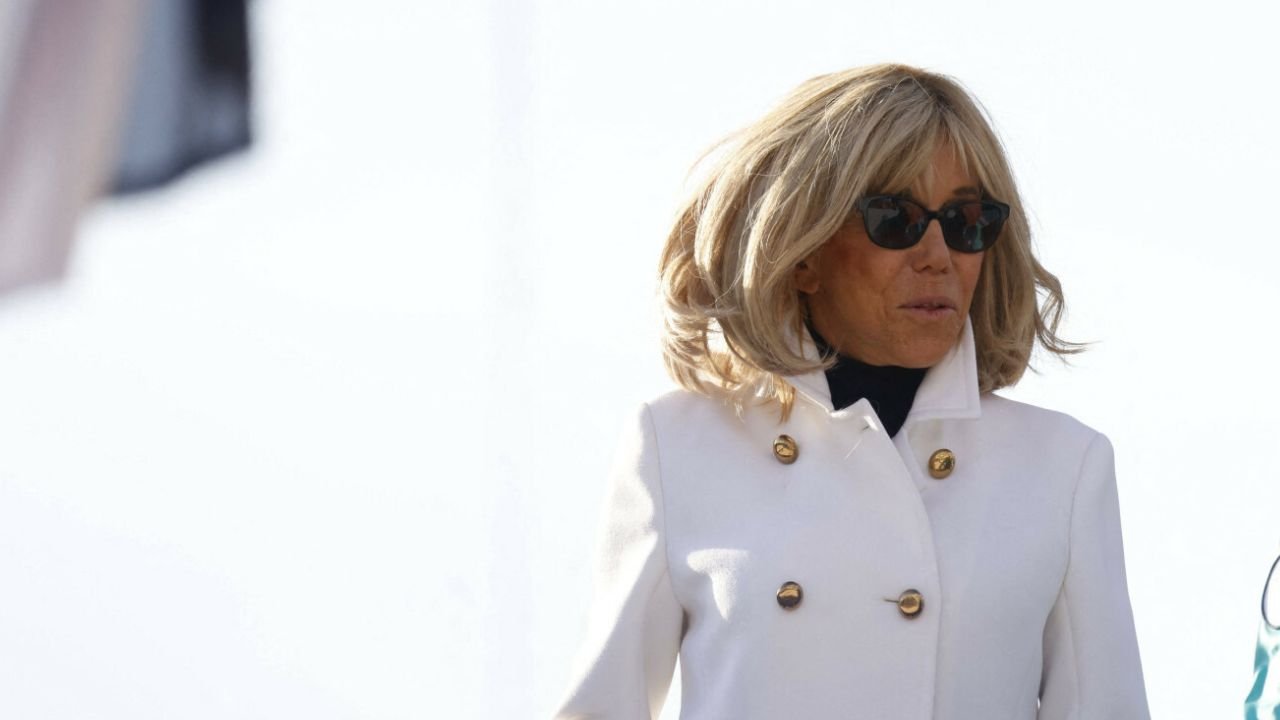 Brigitte Macron zagrała samą siebie w serialu "Emily w Paryżu" na Netfliksie, co nie spodobało się Francuzom