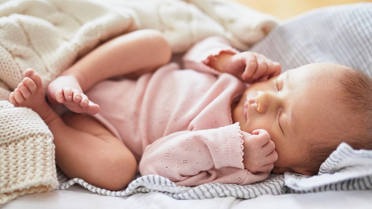 "Sprezentowałam wnusi ubranka po moich dzieciach. Synowa kręciła nosem"