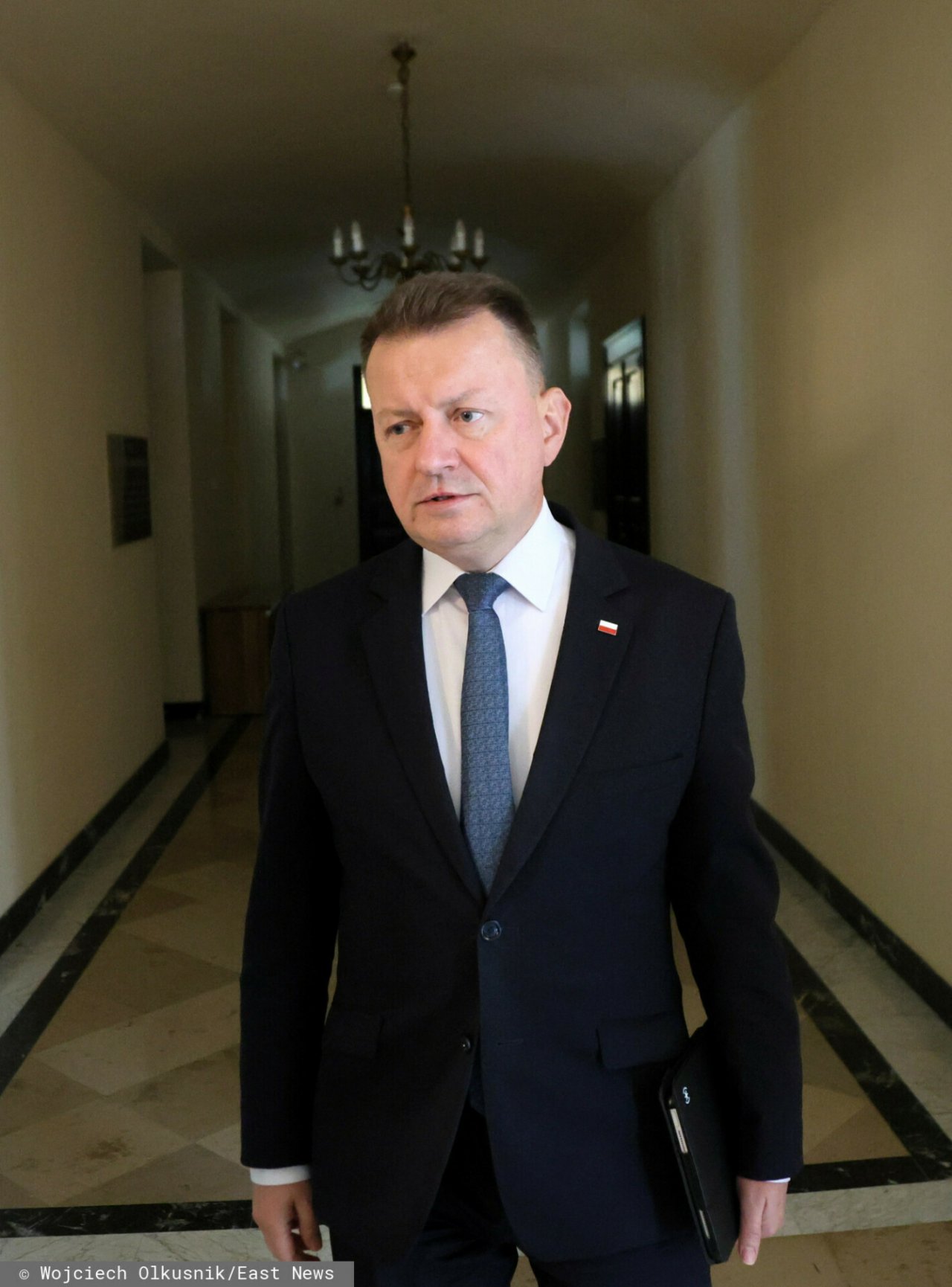 Mariusz Błaszczak w garniturze