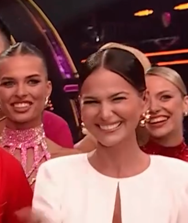 Paulina Sykut-Jeżyna śmieje się