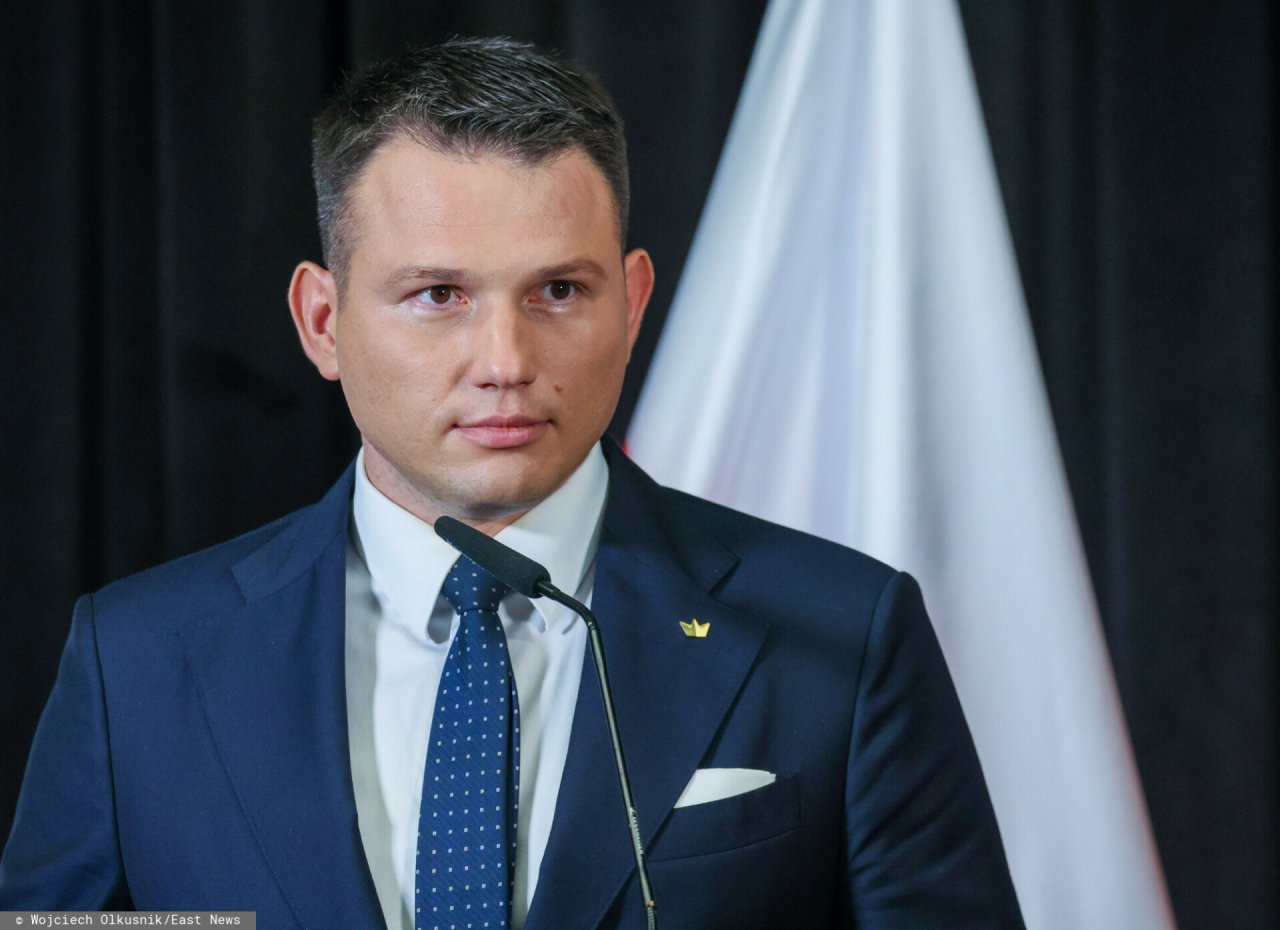 Sławomir Mentzen w granatowej marynarce