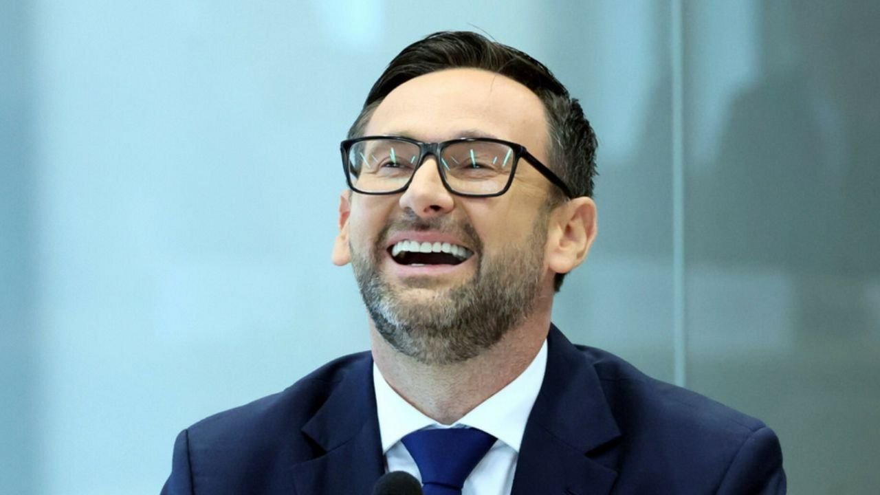 Don Orleone ze śnieżnobiałymi zębami został pozwany przez byłego pracodawcę. Ogromne kwoty w tle