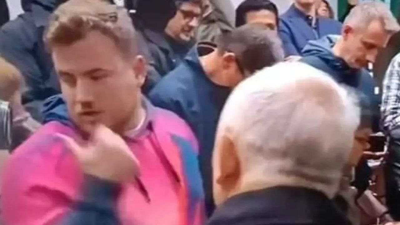 Dziś rocznica powstania słynnego obrazu ze starszym panem. Zebraliśmy najlepsze memy