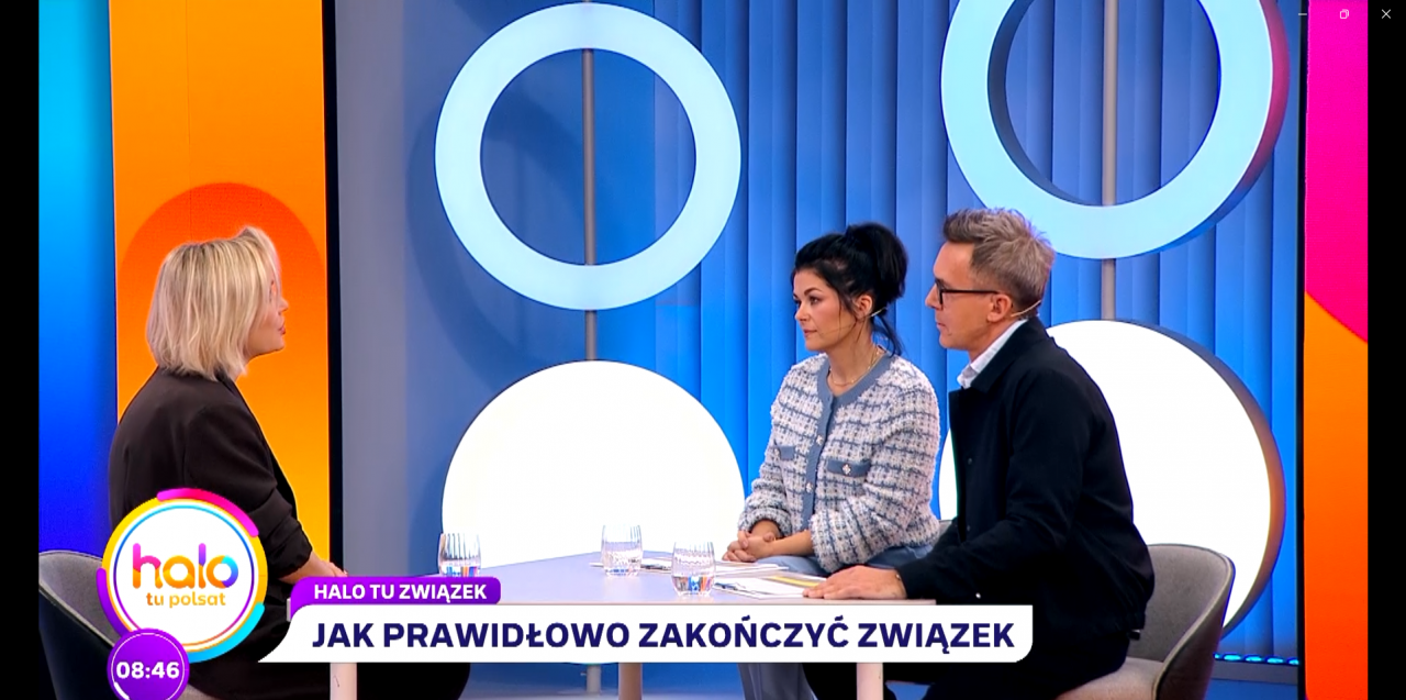 Małgorzata Ohme, Katarzyna Cichopek, Maciej Kurzajewski, siedzą w studio Halo, Tu Polsat