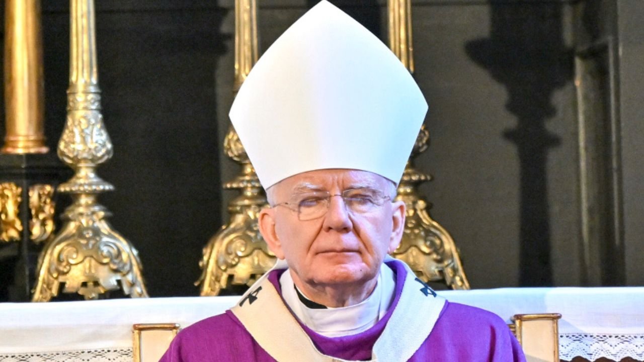 Fortuna na emeryturze. Ujawniamy, ile tysięcy miesięcznie dostanie abp Jędraszewski